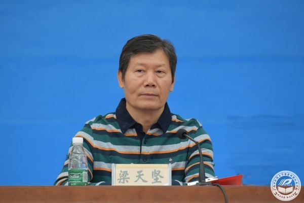 阳光正好微风不燥我们正青春我院举行第十届大学生田径运动会