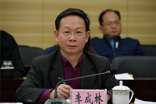 学校党委副书记何并文一行到我院检查指导思想政治工作