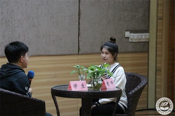 4号老师进行谈心谈话.jpg