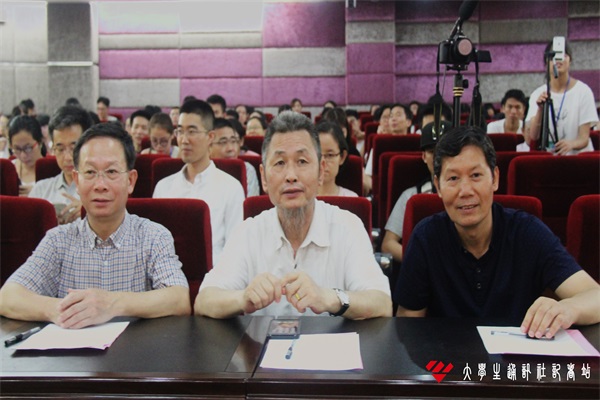 李书记刘教授梁院长合照.jpg