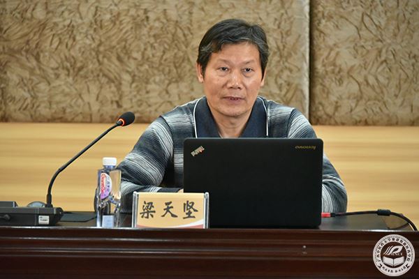 3梁院长作讲授专题党课.jpg 3梁院长作讲授专题党课.jpg