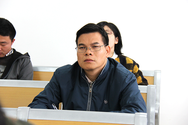2侯宣杰院长深入课堂听课.jpg