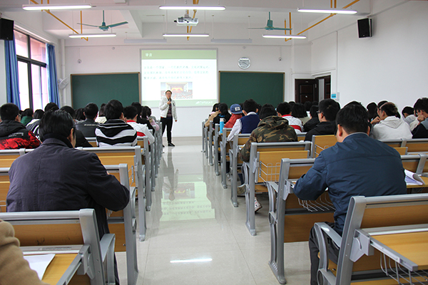 1曾婷老师为同学们授课.jpg