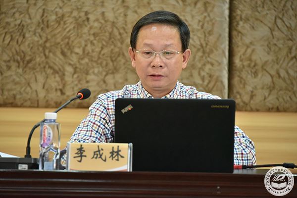 2李书记讲授专题党课.jpg 2李书记讲授专题党课.jpg