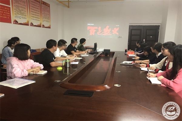1.学工第二党支部组织观看《百色起义》.jpg