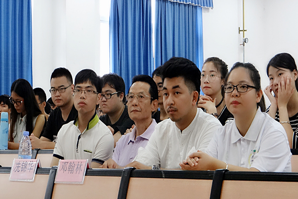 参加启动仪式的领导们.jpg 参加启动仪式的领导们.jpg