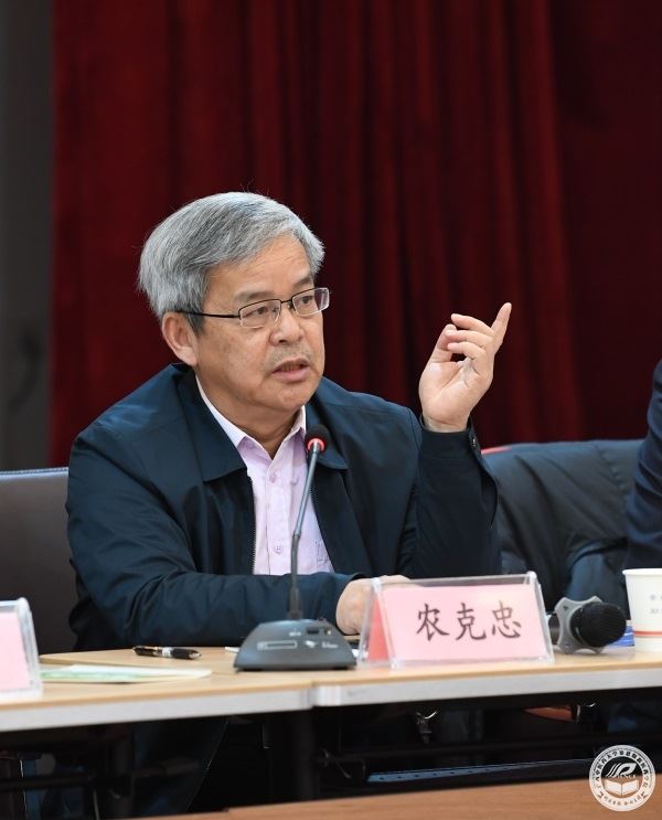 2农克忠校长介绍校企合作经验.jpg