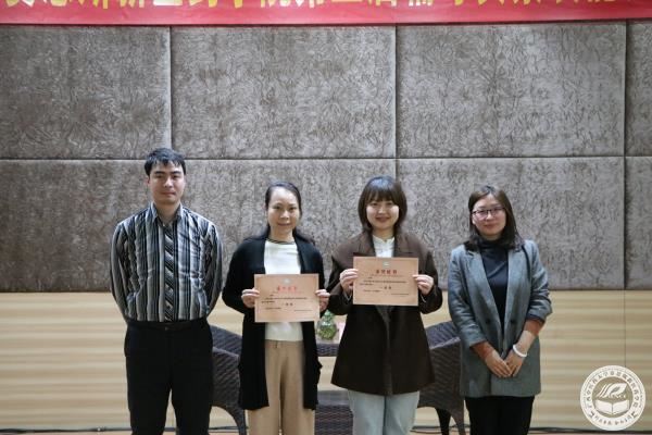 一等奖获奖辅导员和评委老师合影.jpg