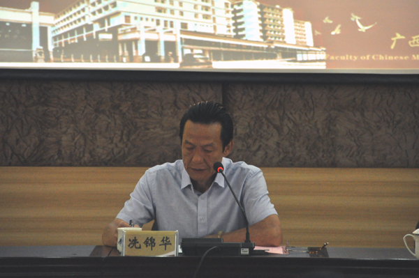 冼副书记宣读表彰决定.jpg 冼副书记宣读表彰决定.jpg