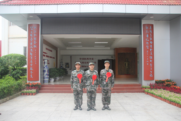 三位入伍的新兵.JPG 三位入伍的新兵.JPG
