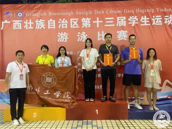 3运动员颁奖 来源:网络.jpg