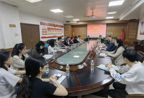 召开学生座谈会.jpg