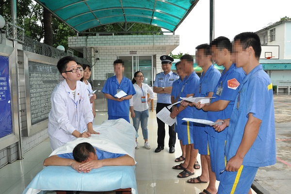 我院学生现场教学手法.jpg 我院学生现场教学手法.jpg